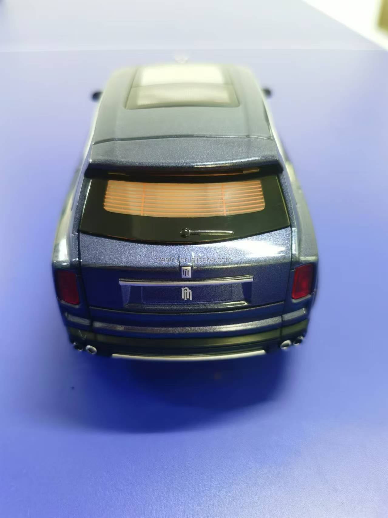 Red 1:24 Rolls Royce Cullinan Full Metal Model Car