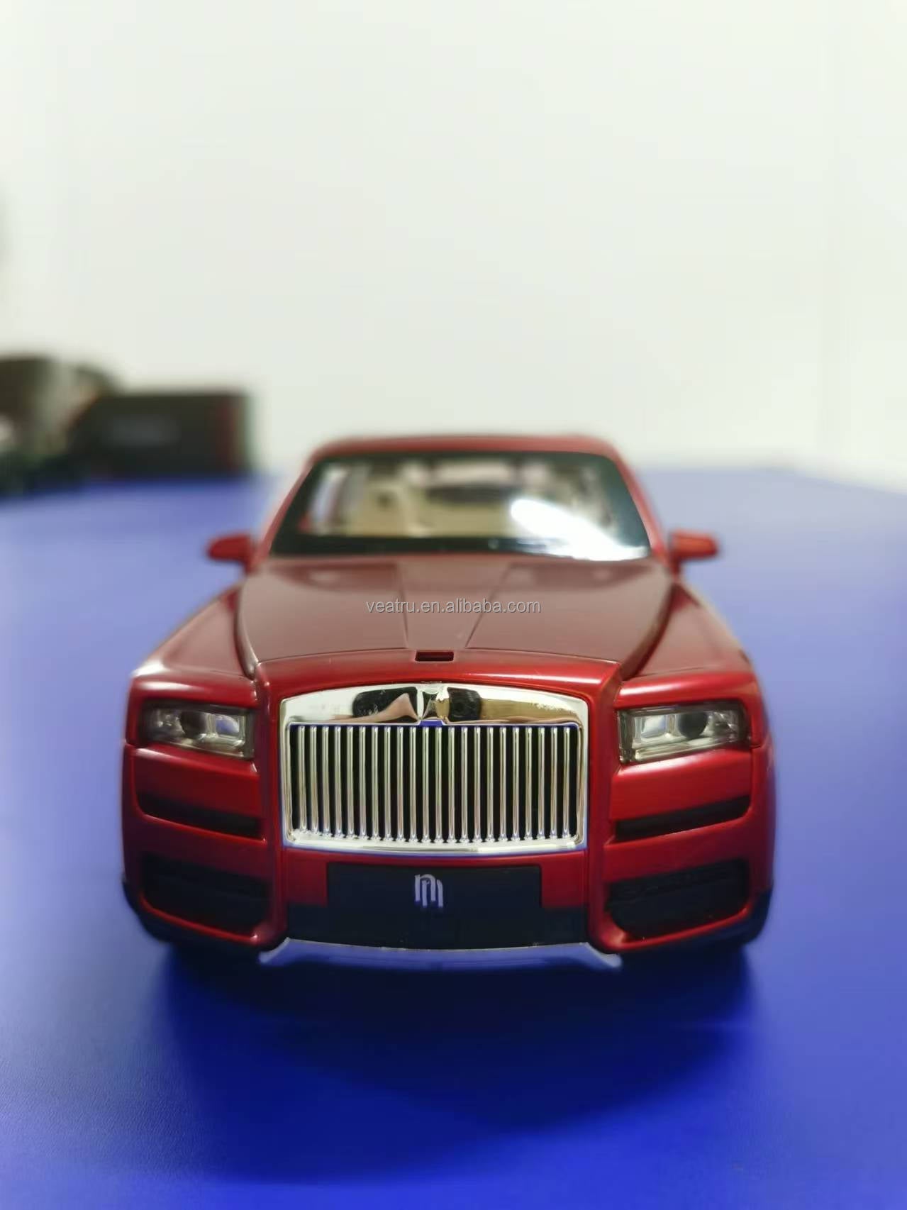 Red 1:24 Rolls Royce Cullinan Full Metal Model Car